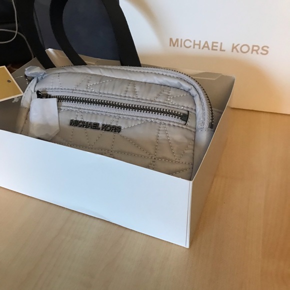 Vegan MICHAEL KORS Belt Bag quilted lightweight grey & silver NWT + Original box - Picture 11 of 13